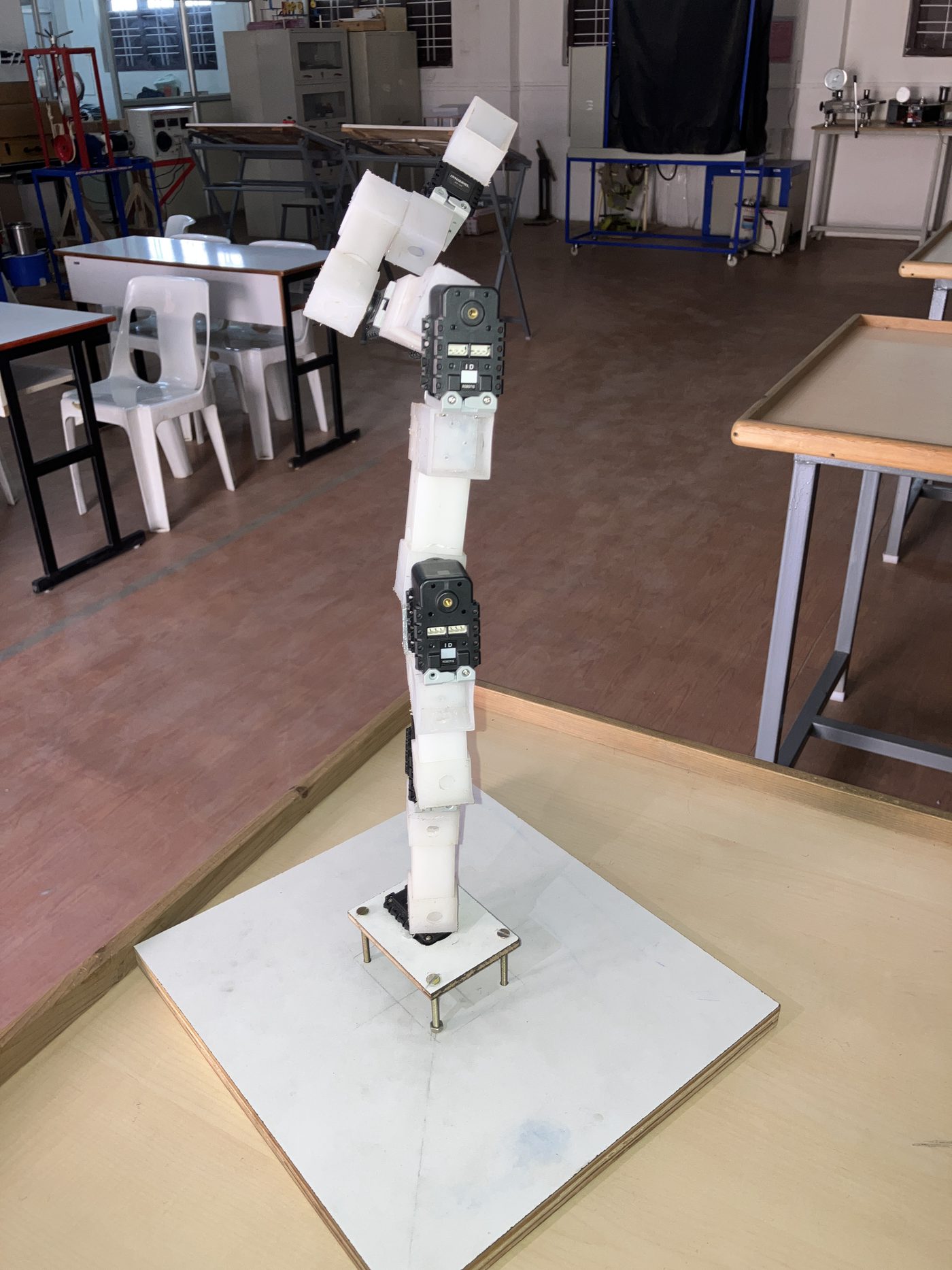 Extended reach configuration built from the same parts.